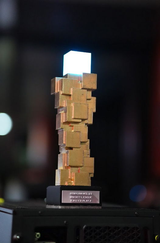 Pokale für die Turniersieger (Sommer 2025)